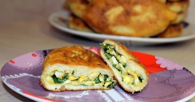 Рецепт Пирожков на кефире с зеленым луком и яйцом