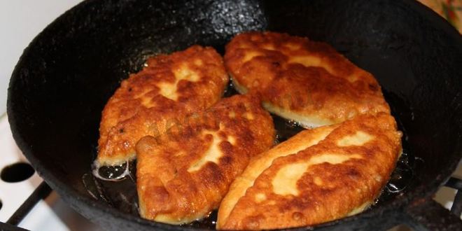 Рецепт пирожков на кефире с зеленым луком и яйцом