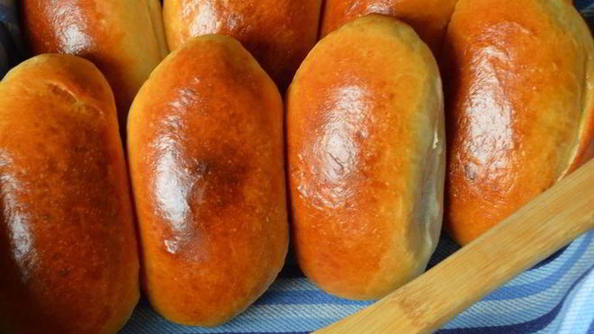 Рецепт пирожков по-сибирски с солеными груздями