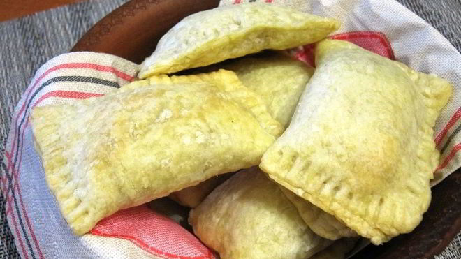 Рецепт пирожков с капустой из слоеного теста