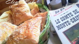 Рецепт Пирожков с начинкой из курицы и зеленого лука в сливочном соусе