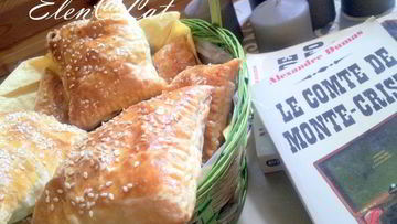 Рецепт Пирожков с начинкой из курицы и зеленого лука в сливочном соусе