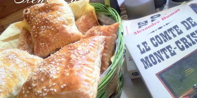 Рецепт Пирожков с начинкой из курицы и зеленого лука в сливочном соусе