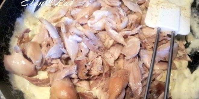 Рецепт пирожков с начинкой из курицы и зеленого лука в сливочном соусе