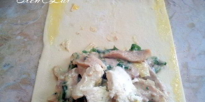 Рецепт пирожков с начинкой из курицы и зеленого лука в сливочном соусе