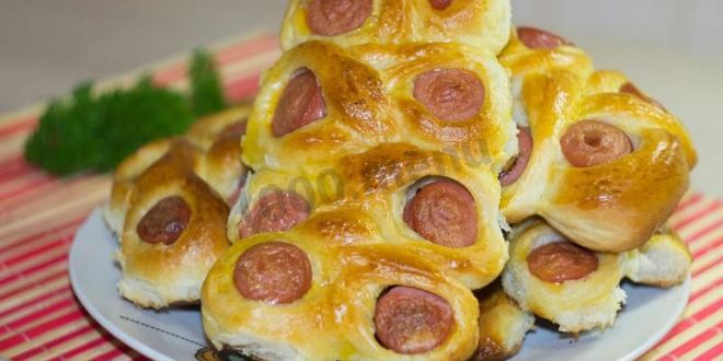 Рецепт Пирожков с сосиской в духовке Гусеницы