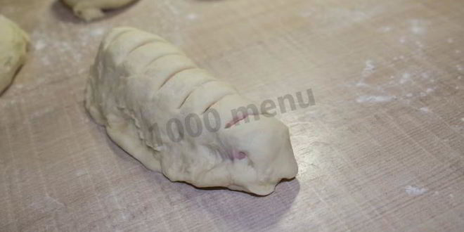 Рецепт пирожков с сосиской в духовке гусеницы