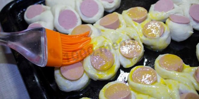 Рецепт пирожков с сосиской в духовке гусеницы