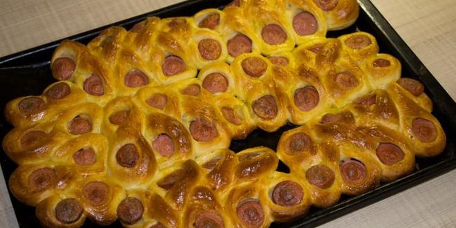Рецепт пирожков с сосиской в духовке гусеницы
