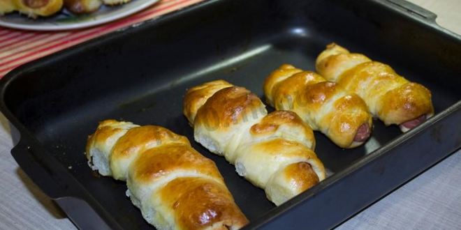 Рецепт пирожков с сосиской в духовке гусеницы