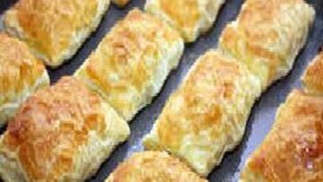Рецепт Слоеных пирожков с творогом и ветчиной