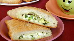 Рецепт Слоеных пирожков с яйцом и зеленым луком в духовке