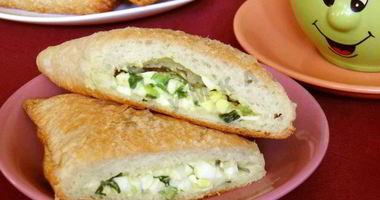 Рецепт Слоеных пирожков с яйцом и зеленым луком в духовке