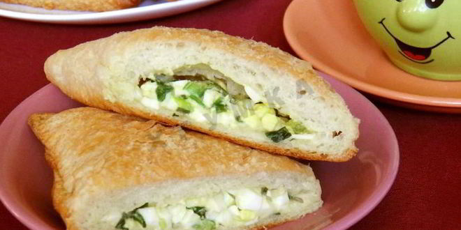 Рецепт Слоеных пирожков с яйцом и зеленым луком в духовке