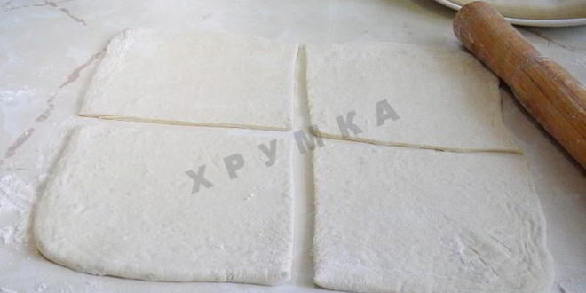 Рецепт слоеных пирожков с яйцом и зеленым луком в духовке