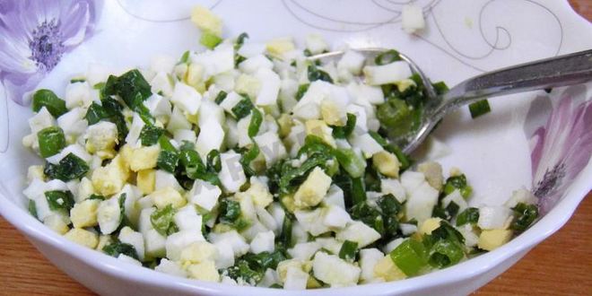 Рецепт слоеных пирожков с яйцом и зеленым луком в духовке