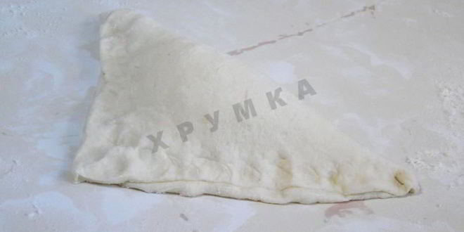 Рецепт слоеных пирожков с яйцом и зеленым луком в духовке