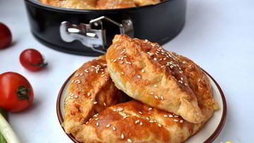 Рецепт Слоеных пирожков закусочных, с куицей и пермезаном