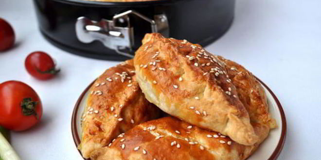 Рецепт Слоеных пирожков закусочных, с куицей и пермезаном