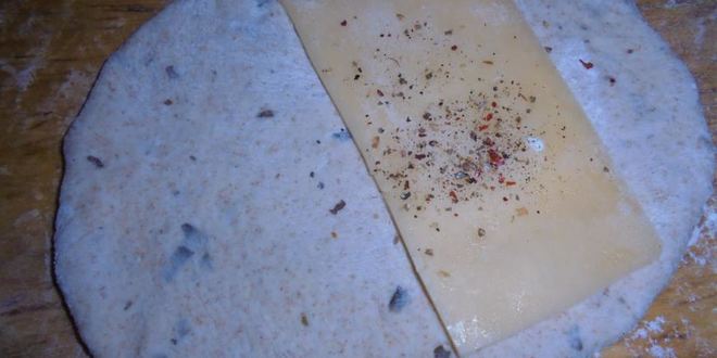 Рецепт закусочных пирожков с сыром на тесте с морской капустой