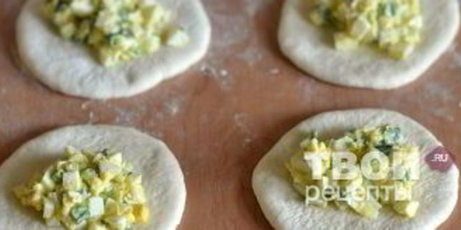 Рецепт жареных пирожков с луком и яйцом
