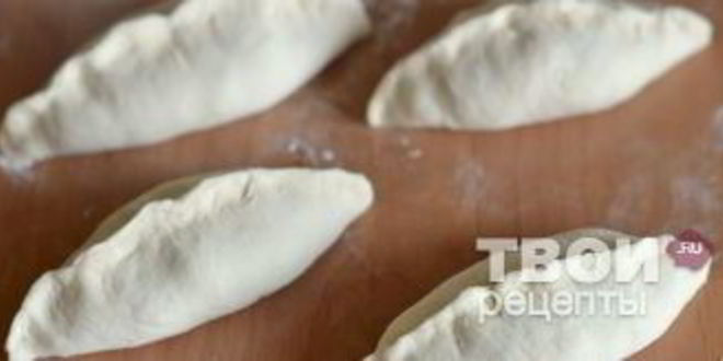 Рецепт жареных пирожков с луком и яйцом