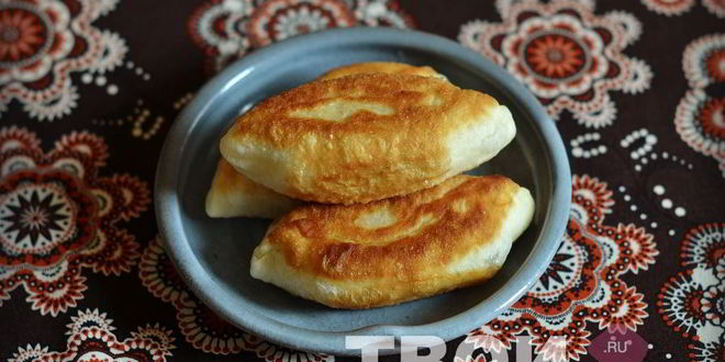 Рецепт жареных пирожков с луком и яйцом