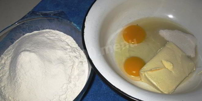 Рецепт жареных пирожков с яблоками на сковороде