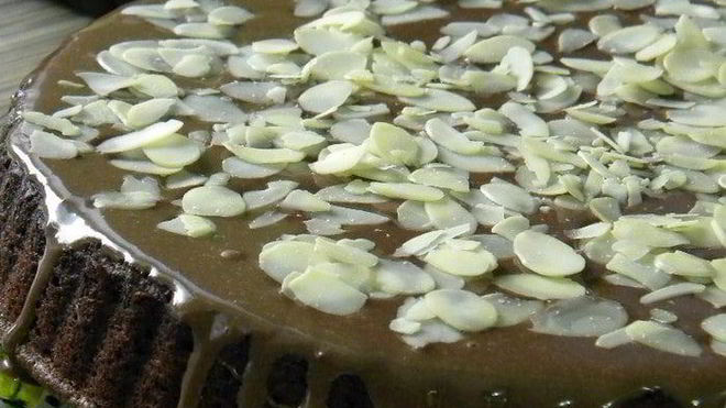 Рецепт брауни с апельсином в миндальных хлопьях