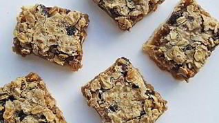 Рецепт Овсяных пирожных с орехами и изюмом