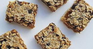 Рецепт Овсяных пирожных с орехами и изюмом