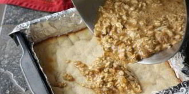 Рецепт овсяных пирожных с орехами и изюмом