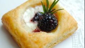 Рецепт Пирожного из слоеного теста со сливочным сыром