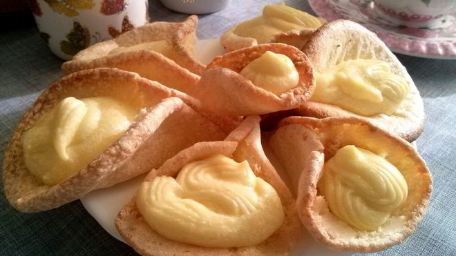 Рецепт пирожных лепестков с кремом