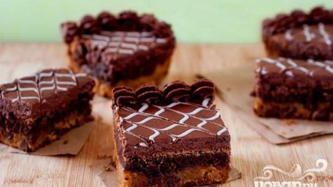 Рецепт пирожных с шоколадно-ванильной глазурью