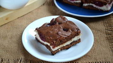 Рецепт Шоколадного брауни с вишней