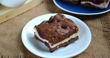 Рецепт Шоколадного брауни с вишней