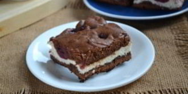 Рецепт шоколадного брауни с вишней