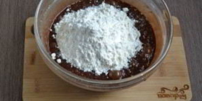 Рецепт шоколадного брауни с вишней