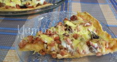 Рецепт Домашней пиццы с колбасой и грибами
