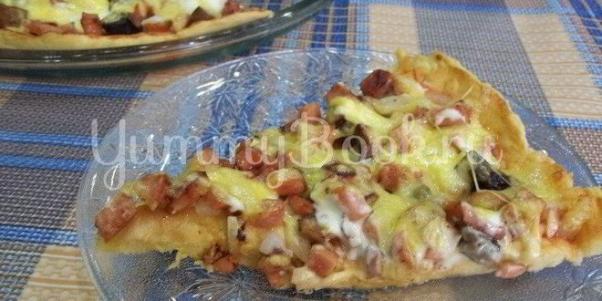 Рецепт Домашней пиццы с колбасой и грибами