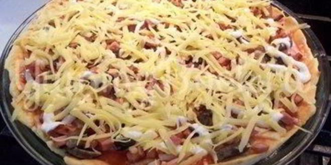 Рецепт домашней пиццы с колбасой и грибами