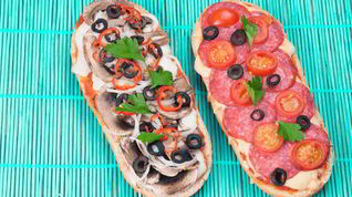 Рецепт Ленивой пиццы с колбасой и грибами