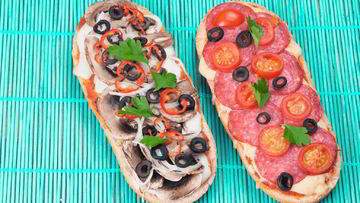 Рецепт Ленивой пиццы с колбасой и грибами