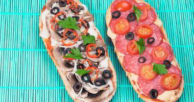 Рецепт Ленивой пиццы с колбасой и грибами