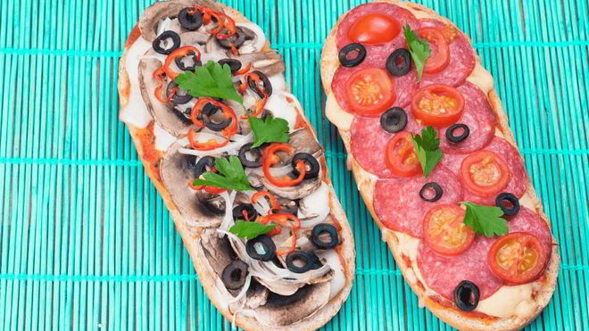 Рецепт ленивой пиццы с колбасой и грибами
