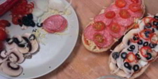 Рецепт ленивой пиццы с колбасой и грибами