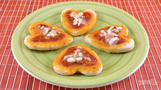 Рецепт Мини-пицц в форме сердца на 14 февраля