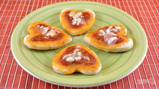 Рецепт Мини-пицц в форме сердца на 14 февраля