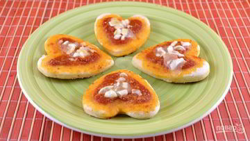 Рецепт Мини-пицц в форме сердца на 14 февраля